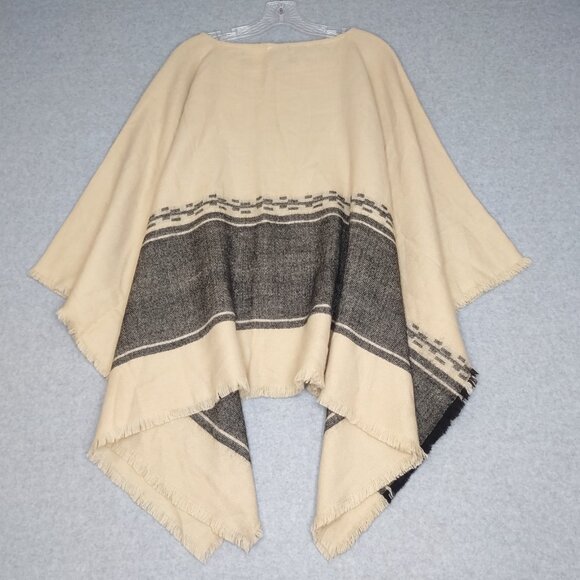 Rue 21 One Size Aztec Cream Gray Poncho Acrylic Frayed Boho Festival NWT Warm - Picture 10 of 12